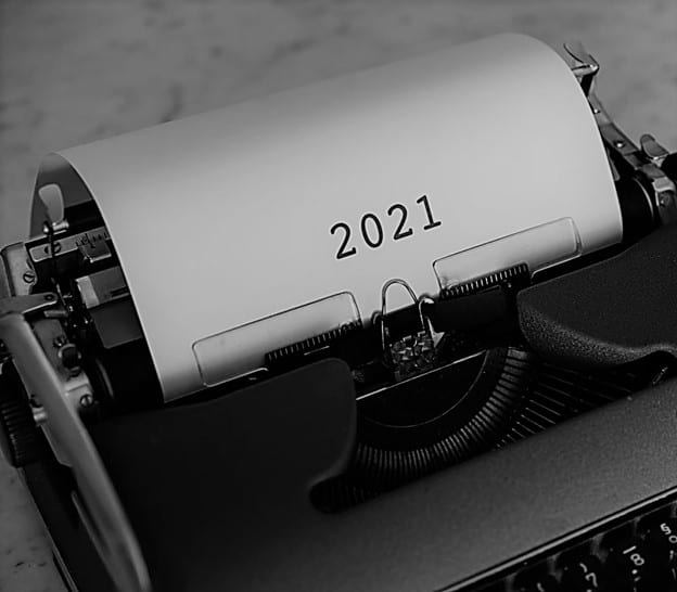 Typewriter in black and white sheet of 2021 typed on it